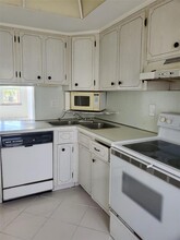 1250 Atlantic Shores Blvd, Unit 121 in Hallandale Beach, FL - Building Photo - Building Photo