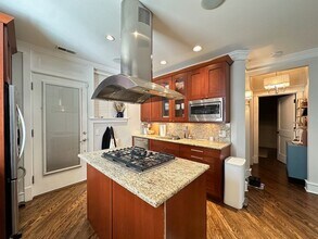 1406 W Cornelia Ave, Unit A01K in Chicago, IL - Foto de edificio - Building Photo