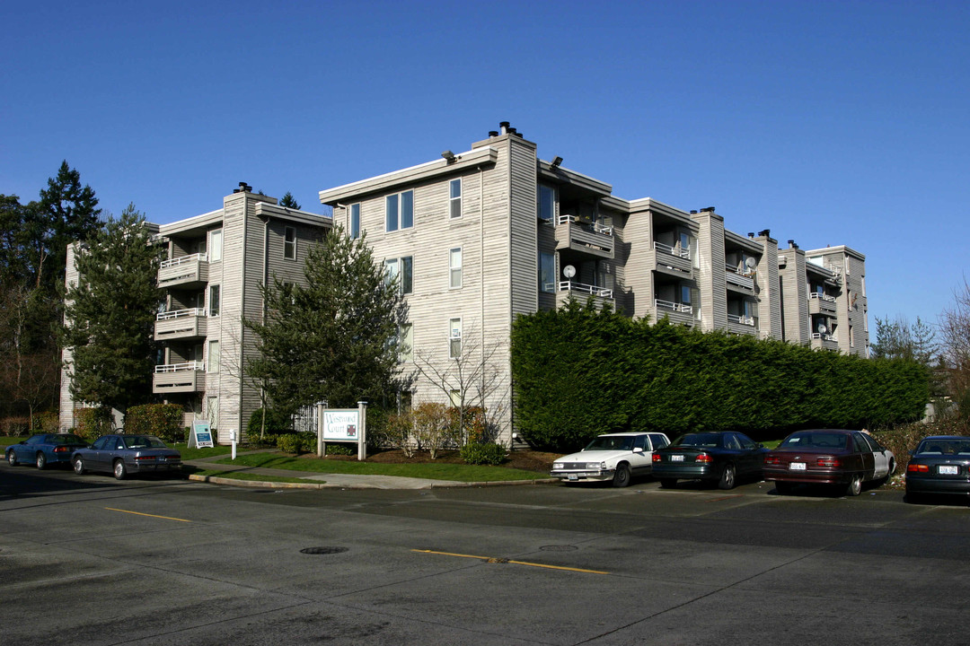 Westwood Court in Seattle, WA - Building Photo