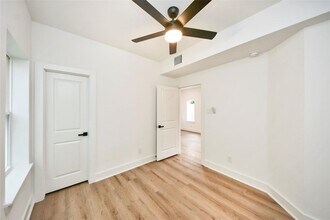 932 South Ln in Houston, TX - Building Photo - Building Photo