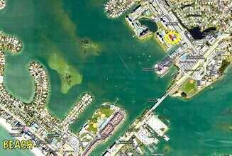 4550 Cove Cir, Unit 305 in St. Petersburg, FL - Foto de edificio - Building Photo