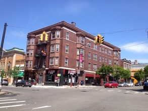 The Surrey Apartments in Buffalo, NY - Building Photo - Building Photo