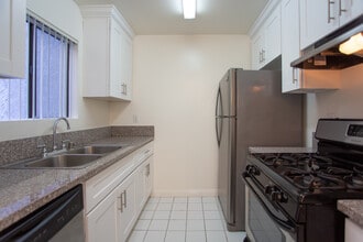 Oxnard Apartments in Van Nuys, CA - Building Photo - Interior Photo