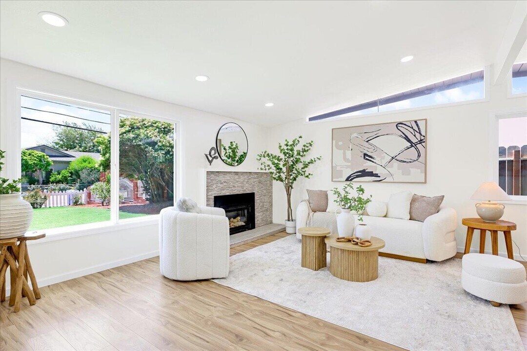 40446 Davis St in Fremont, CA - Building Photo