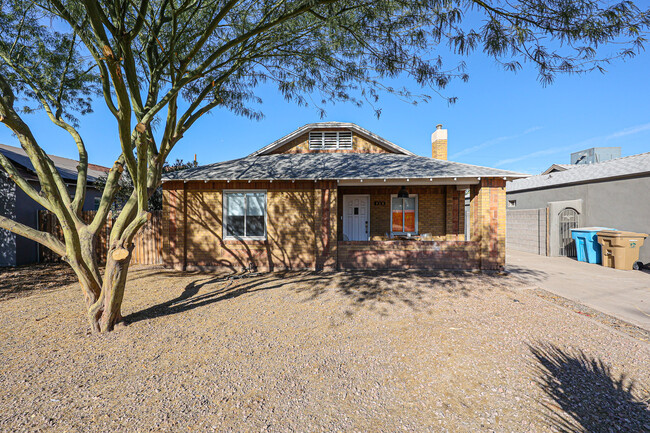 property at 1950 W Palm Ln