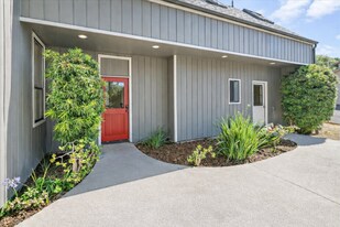 561 Luneta Dr in San Luis Obispo, CA - Building Photo