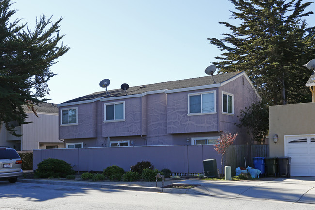 Beachwood Townhouses in Marina, CA - Building Photo - Building Photo