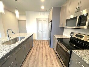 1111 Gallagher Dr in Sherman, TX - Foto de edificio - Building Photo