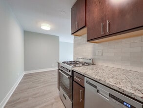 450 W Barry Ave in Chicago, IL - Foto de edificio - Building Photo