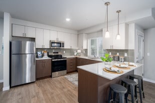 The Valley in Puyallup, WA - Building Photo