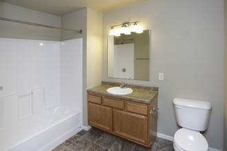 Custer Crossing & Ravenwood Apartments in Dickinson, ND - Building Photo - Interior Photo