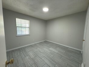 4260 US-90 in Pace, FL - Building Photo - Building Photo