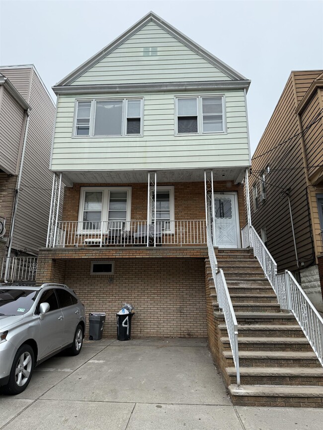 property at 176 W 24th St