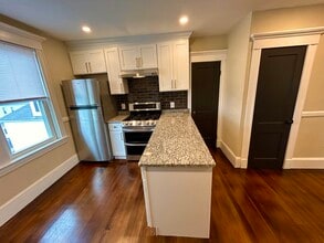 252 Central Ave, Unit 3 in New Bedford, MA - Building Photo - Building Photo