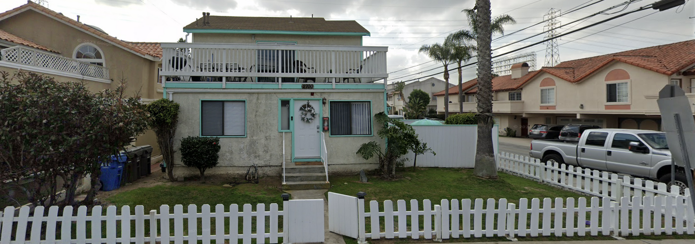 2700 Carnegie Ln in Redondo Beach, CA - Foto de edificio