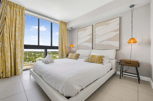 5350 NW 84th Ave in Doral, FL - Foto de edificio - Building Photo