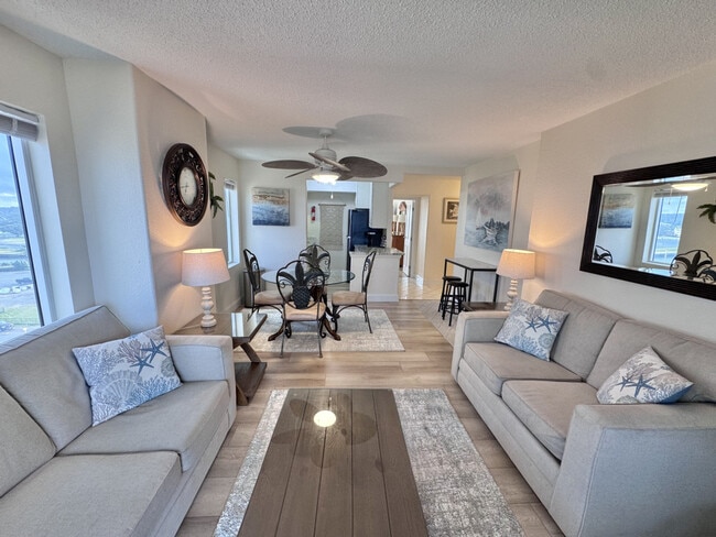 303 Atlantic Ave in Virginia Beach, VA - Foto de edificio - Building Photo