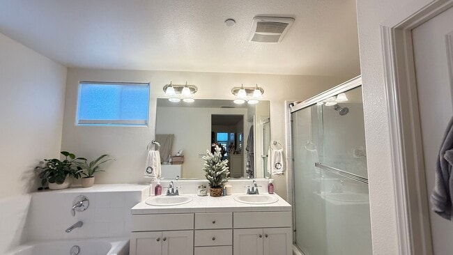 836 Winchell Wy W in Madera, CA - Building Photo - Building Photo