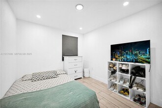 6501 SW 4th St in Miami, FL - Foto de edificio - Building Photo