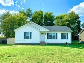 1024 Poppy Seed Dr in Oak Grove, KY - Building Photo
