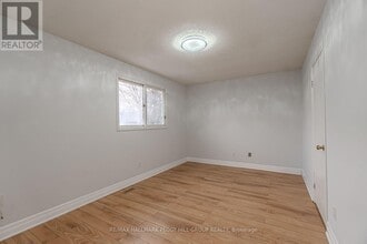 111 Garden Dr in Barrie, ON - Building Photo - Building Photo