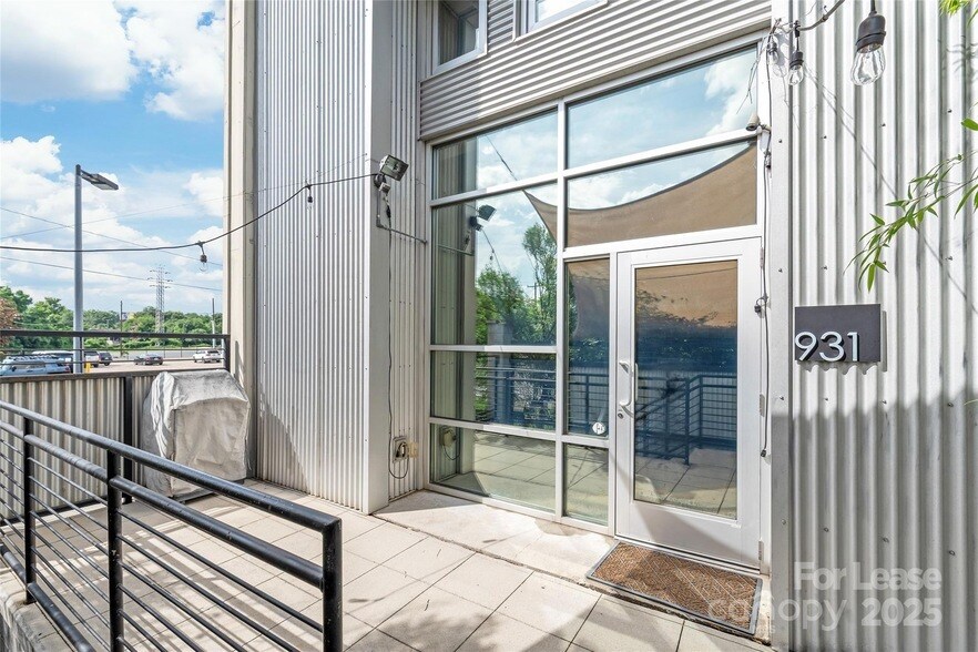 931 Westmere Ave, Unit L111 in Charlotte, NC - Building Photo