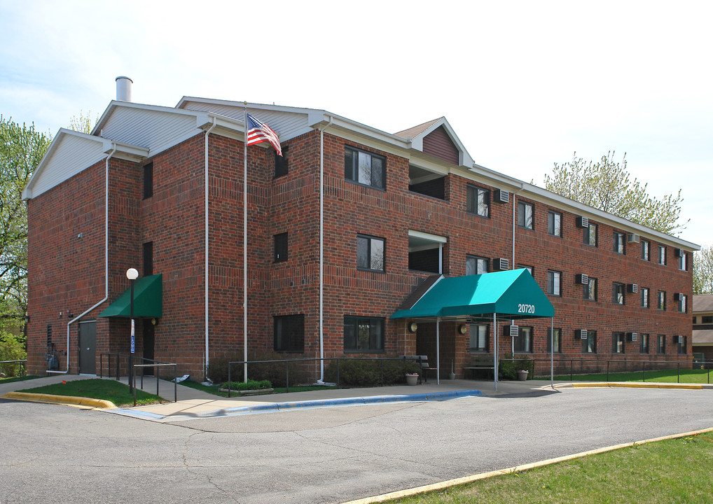 Fairfield Terrace in Lakeville, MN - Building Photo