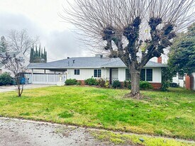 1038 Cornwell Ave in Yuba City, CA - Building Photo