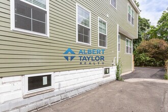 217 Arlington St, Unit 1 in Medford, MA - Foto de edificio - Building Photo