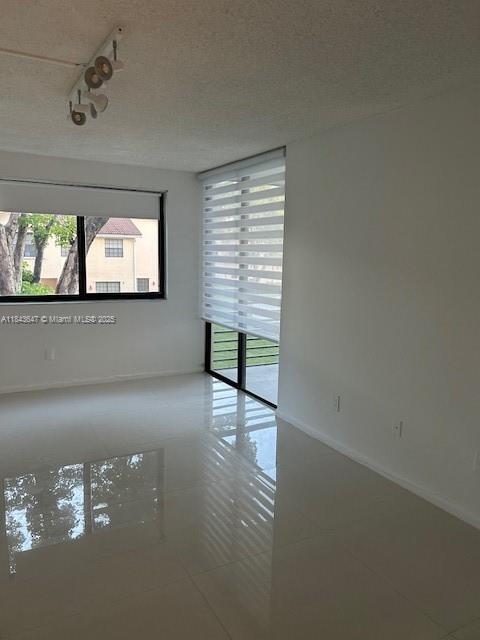 20840 San Simeon Way in North Miami Beach, FL - Building Photo - Building Photo