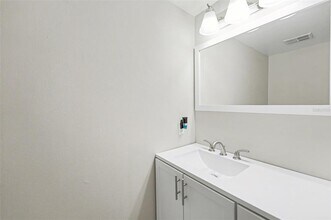 1819 Clearbrooke Dr in Clearwater, FL - Building Photo - Building Photo