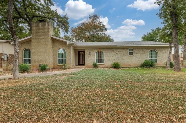 2828 Oak Forest Dr in Grapevine, TX - Building Photo