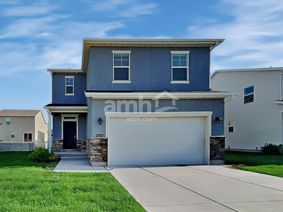 2337 Surry Way in Eagle Mountain, UT - Building Photo