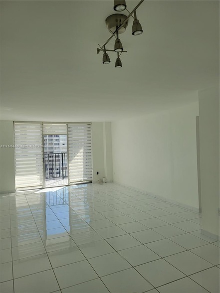 2780 NE 183rd St, Unit 1412 in Aventura, FL - Building Photo - Building Photo