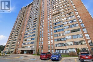 18 Knightsbridge Rd in Brampton, ON - Building Photo