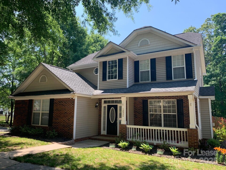 12934 Windy Lea Ln in Huntersville, NC - Foto de edificio