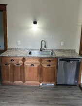 633 E Burleigh St, Unit 2 in Milwaukee, WI - Building Photo - Building Photo