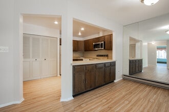 60 Manchester Ct in Red Bank, NJ - Building Photo - Building Photo