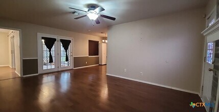 413 Stone Gate Dr in Victoria, TX - Building Photo - Building Photo