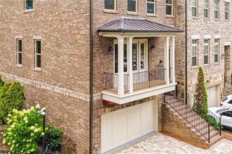 845 Canterbury Rd NE in Atlanta, GA - Foto de edificio - Building Photo