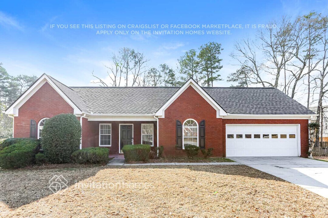 2995 Meadow Gate Way in Loganville, GA - Building Photo