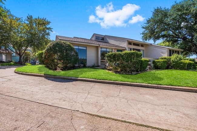 49 April Point Dr N in Montgomery, TX - Building Photo - Building Photo