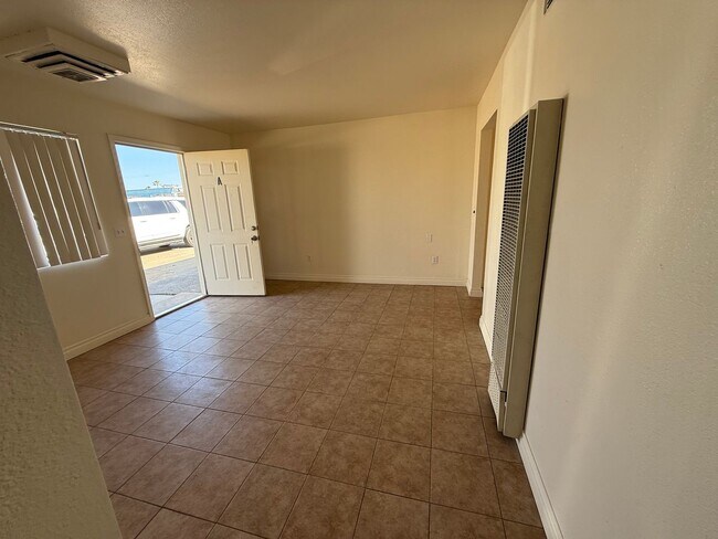 16248 Yucca St in Hesperia, CA - Building Photo - Building Photo