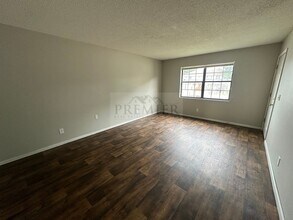 300 W Montgomery St in Odessa, MO - Building Photo - Building Photo
