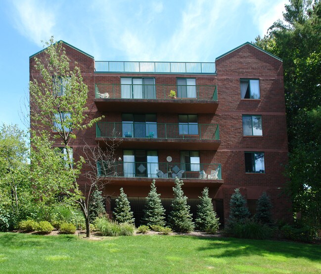 Wimbledon Apartments in White Plains, NY - Foto de edificio - Building Photo