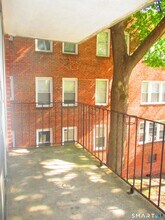 87 Glenbrook Rd in Stamford, CT - Foto de edificio - Building Photo