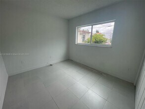 2622 NW 24th St in Miami, FL - Building Photo - Building Photo