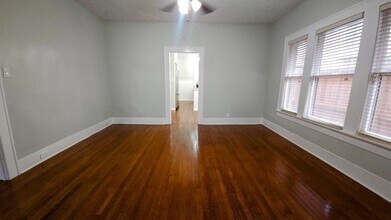 2039 W Main St in Houston, TX - Foto de edificio - Building Photo