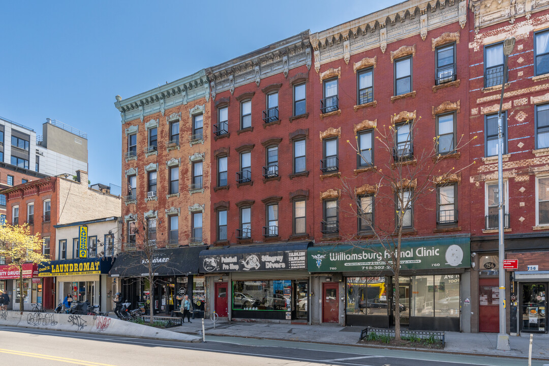 762 Grand Street in Brooklyn, NY - Foto de edificio