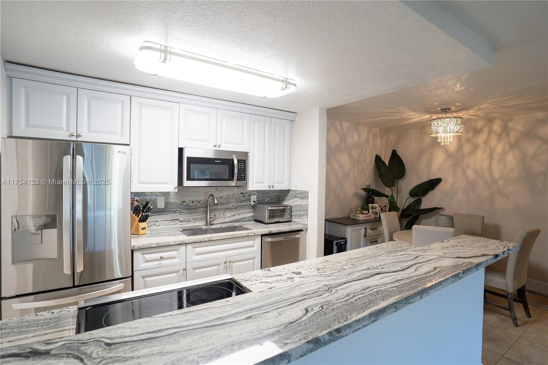 7903 SW 104th St, Unit 211H in Miami, FL - Foto de edificio